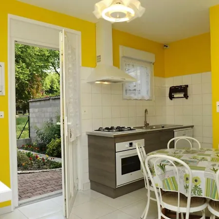Casa vacanze Méry-sur-seine, 4 Pièces, 6 Personnes - Fr-1-543-19 Mery-sur-Seine